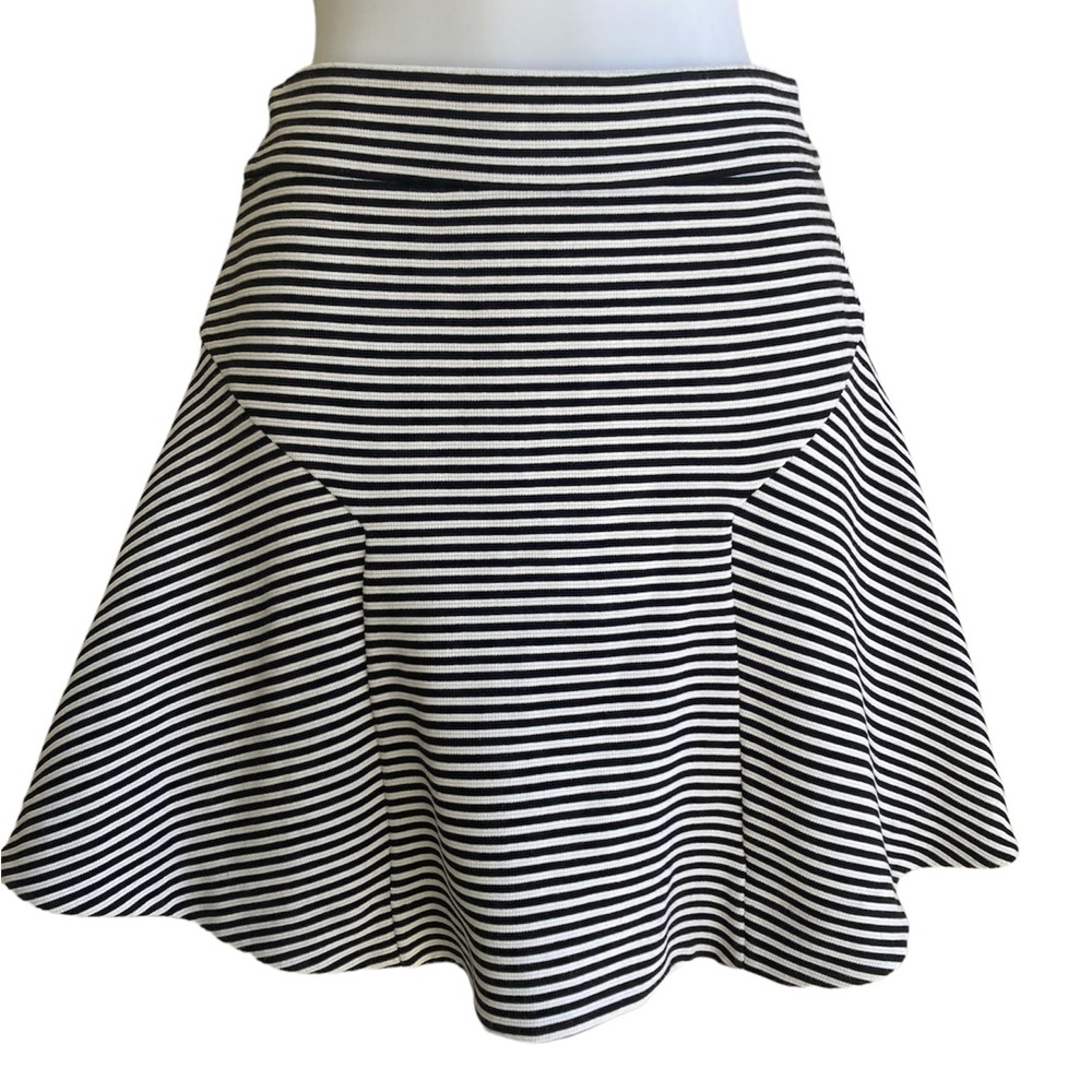 NWT Ladies 2 Express Black White Striped A-Line Mini Skirt Stretch